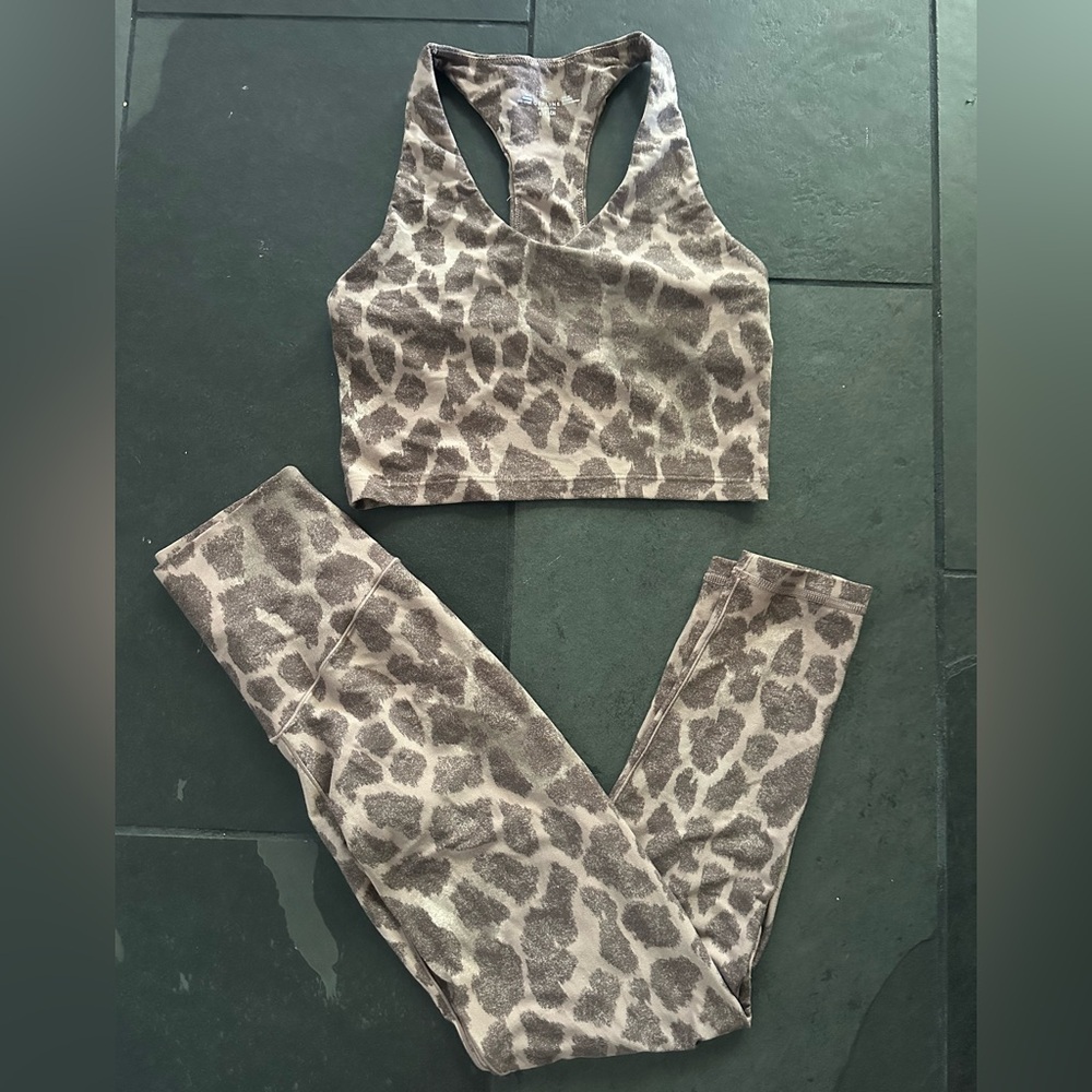 Aerie Offline Workout Set